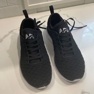 APL Women’s Tennis Shoes 7.5